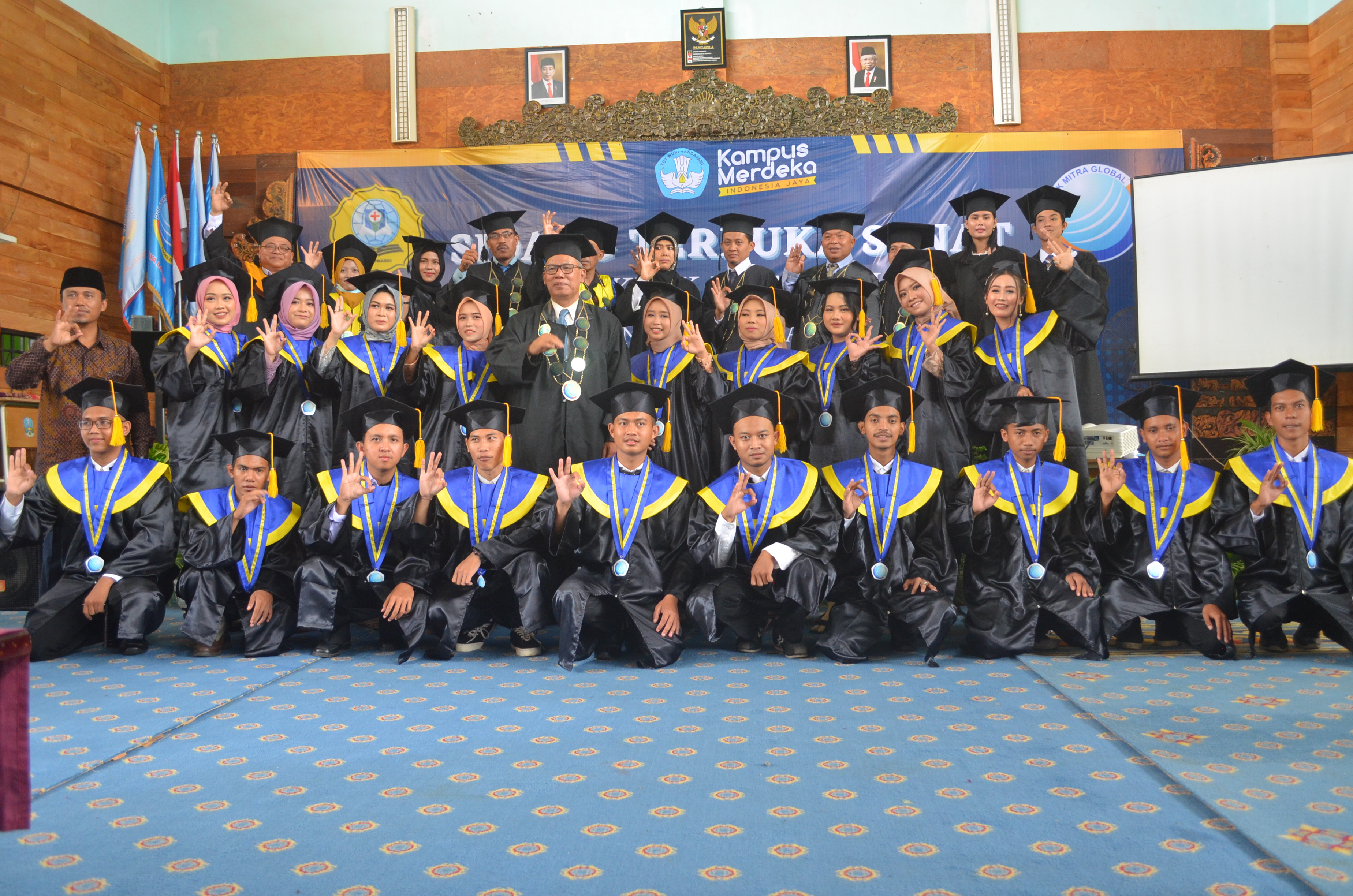 Wisuda Pertama Politeknik Mitra Global: Momentum Bersejarah dan Penuh Kebanggaan